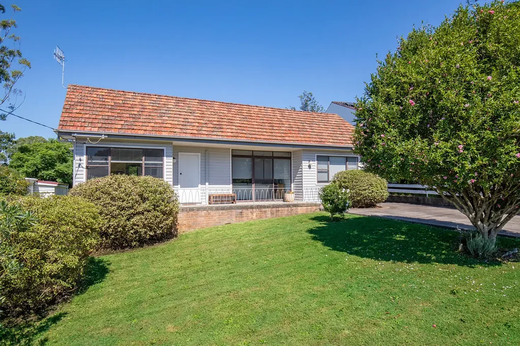 42 Stuart Street, Kotara South, NSW 2289