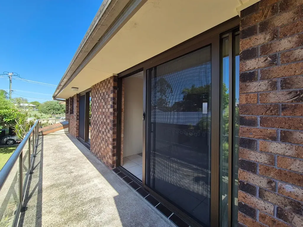 Well Positioned Apartment - Water Included!