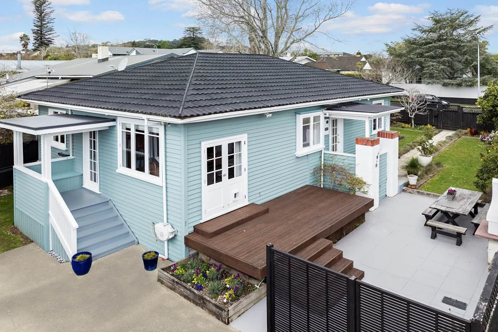 Mount Albert 3房  1920's Charm, Modern Living