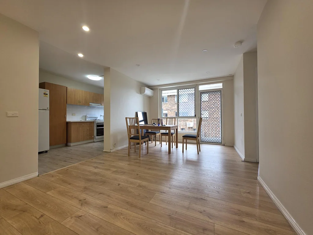 Fully Renovated 1-Bedroom Apartment with Car Space in Eastlakes