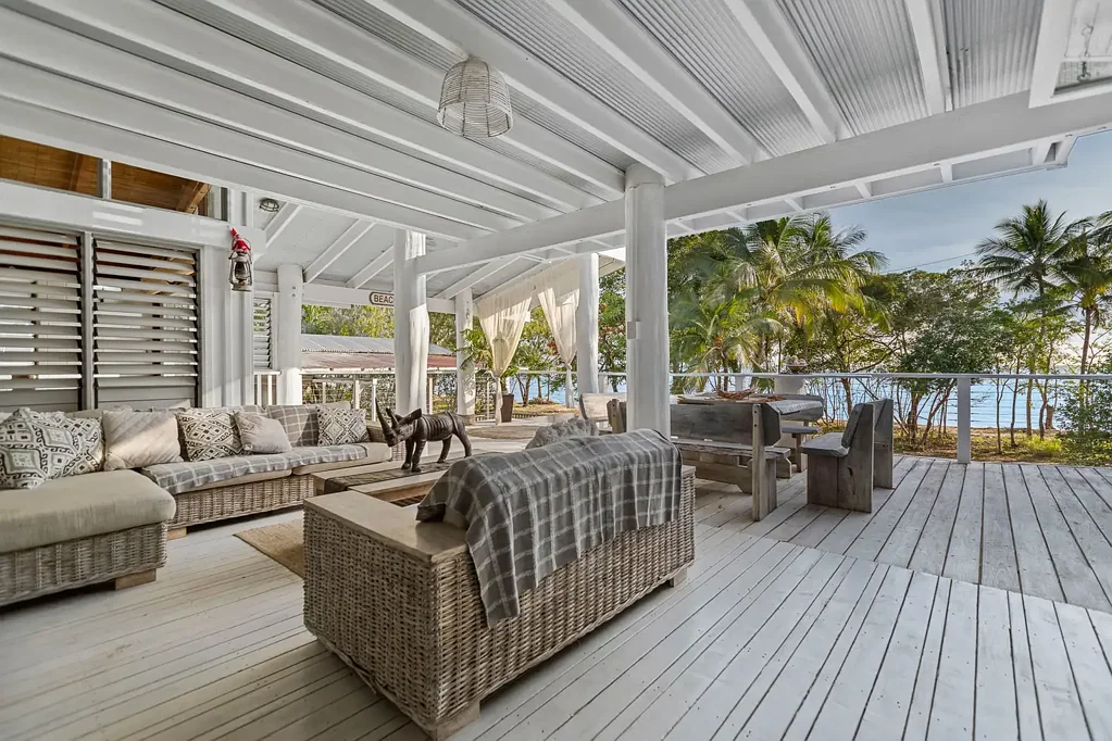 Holloways Beach 4ห้องนอน Absolute Beachfront Dream