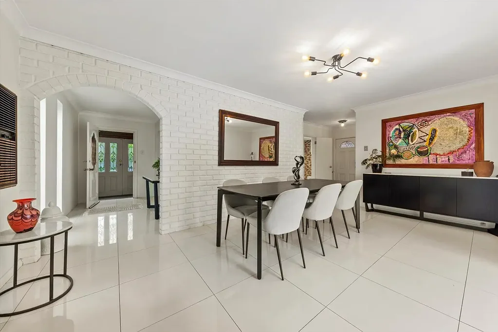*** DEPOSIT TAKEN *** Grand Family Living with North-Facing Backyard