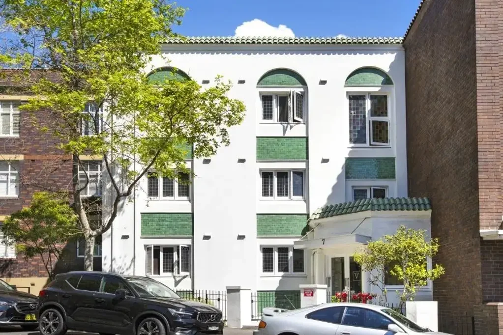 Quiet One-Bedroom Art Deco Apartment