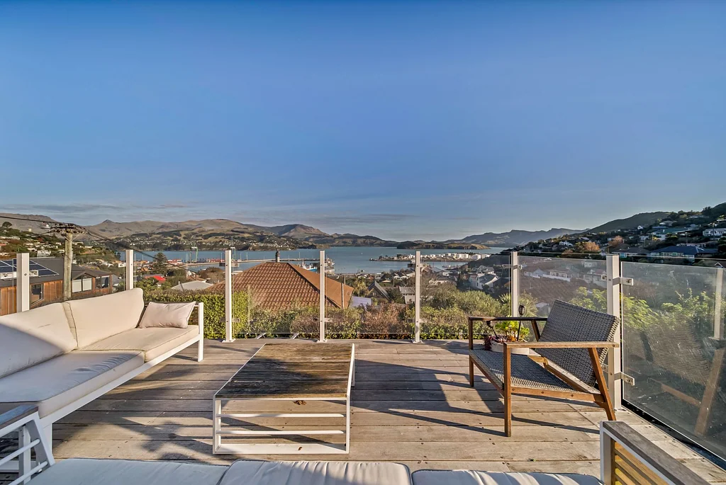Lyttelton 4房  Under contract.