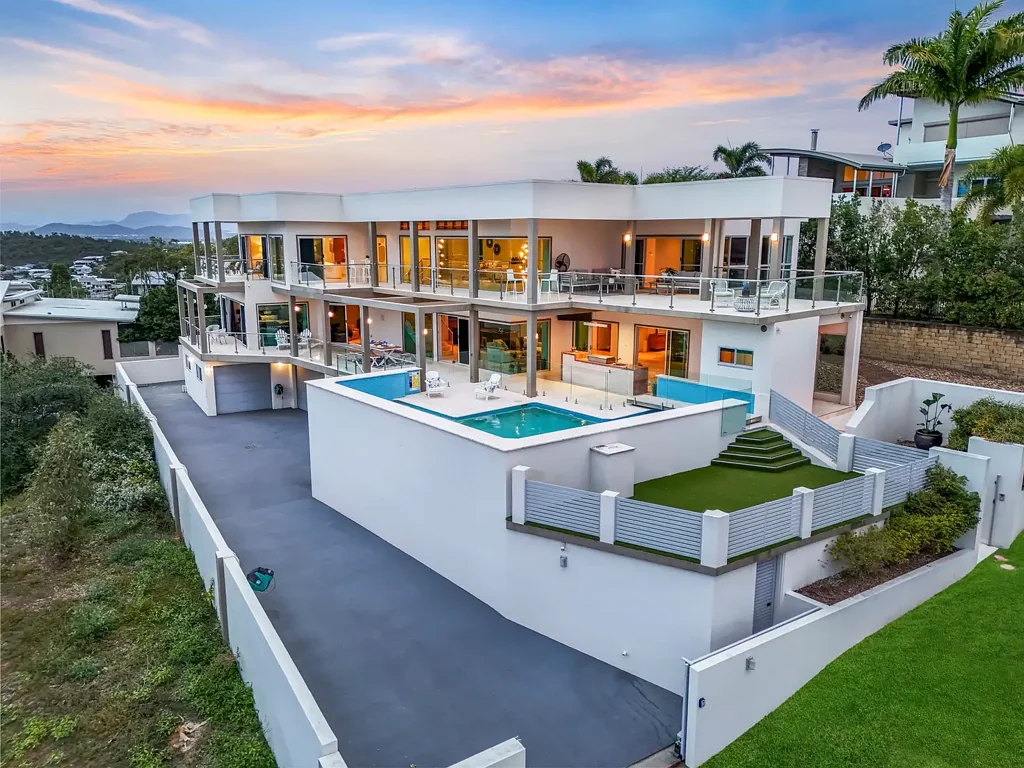 Bushland Beach 5ਬੈੱਡਰੂਮ Oceanview Masterpiece