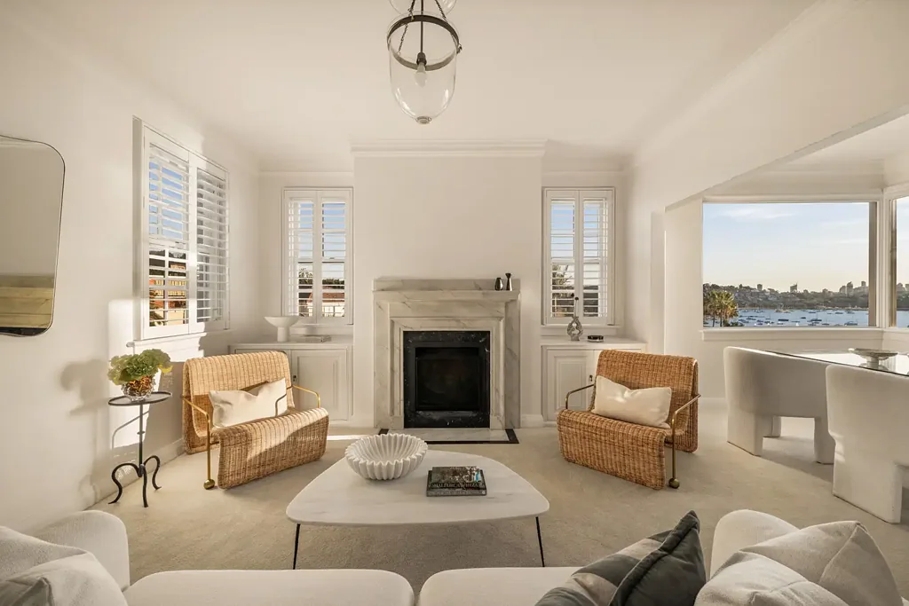 Rose Bay 2房 宏伟的 Art Deco 住宅，享有标志性悉尼海港景观 Grand Art Deco Residence with Iconic Sydney Harbour View
