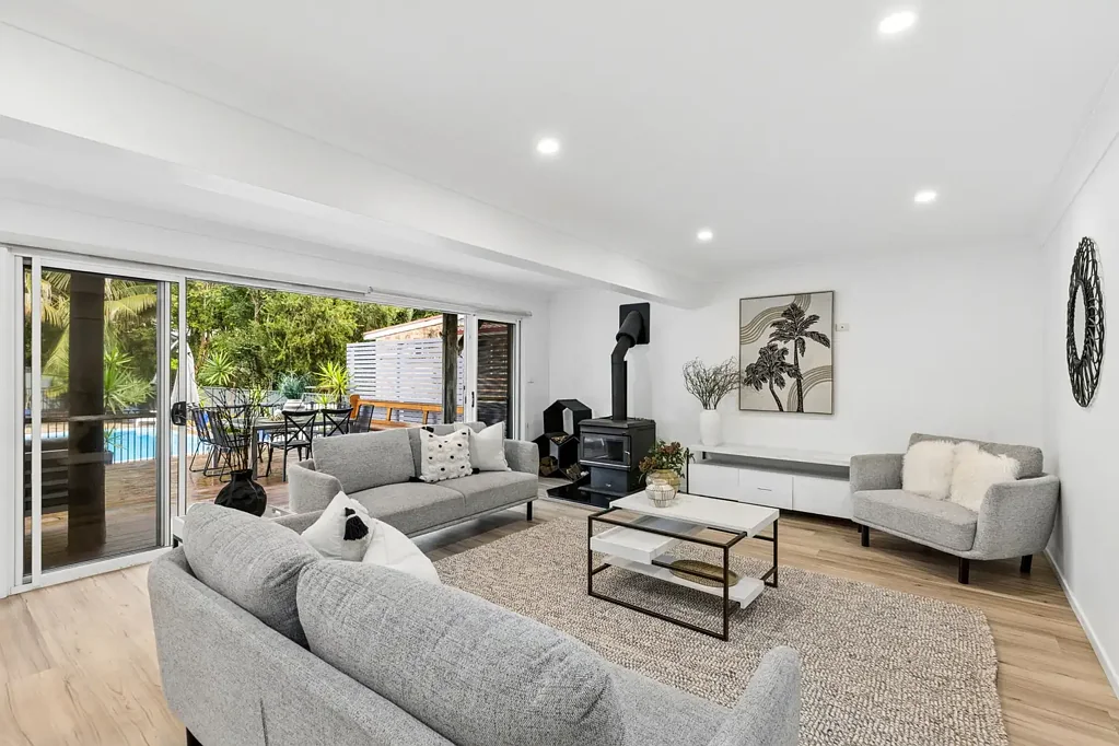 Bensville 4房  Superb, fully renovated family home