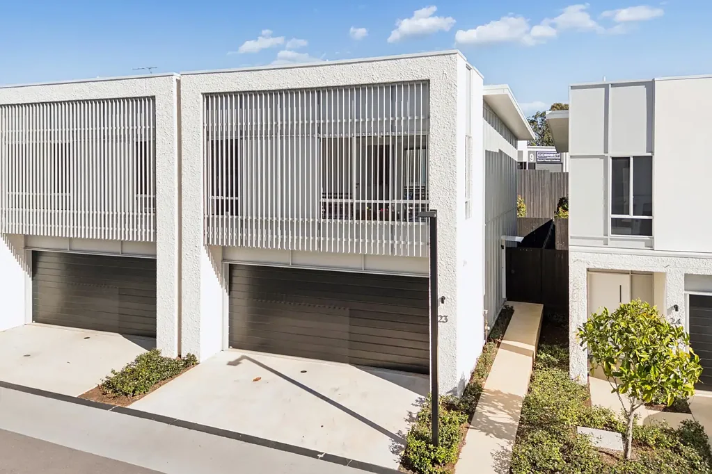 North Lakes 4غرفة نوم Contemporary Townhouse Living with Resort-Style Amenities!