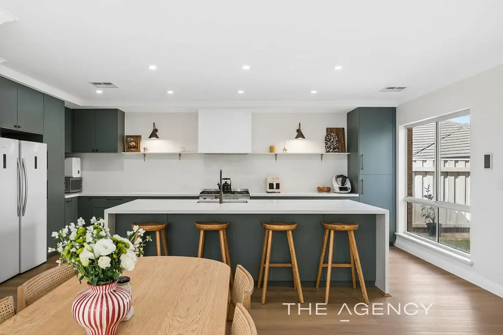 Hillarys 4 Bedroom Catch the Coastal Breeze!
