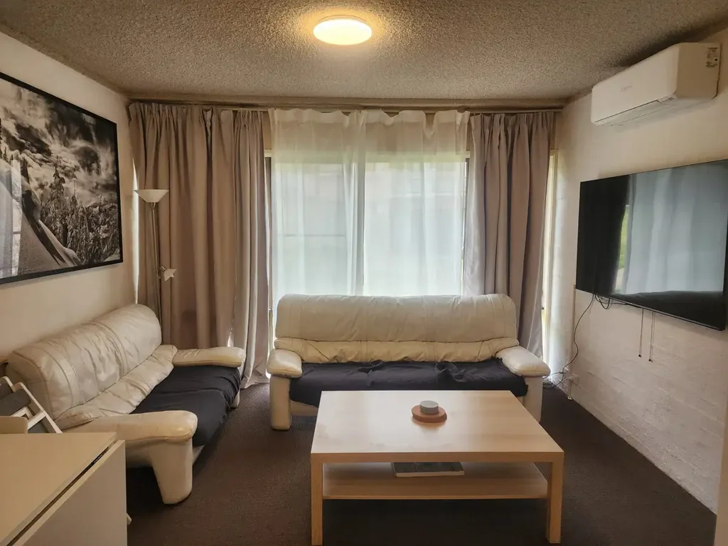 $350/Week - 7/13 Kirwan Close SUMMER LEASE