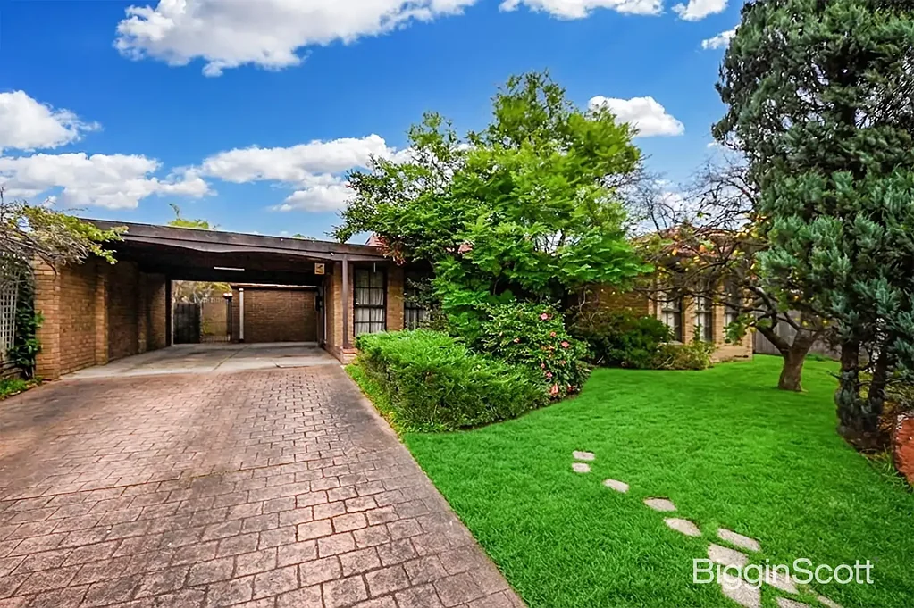 Comfort and Convenience: Classic Glen Waverley Family Living