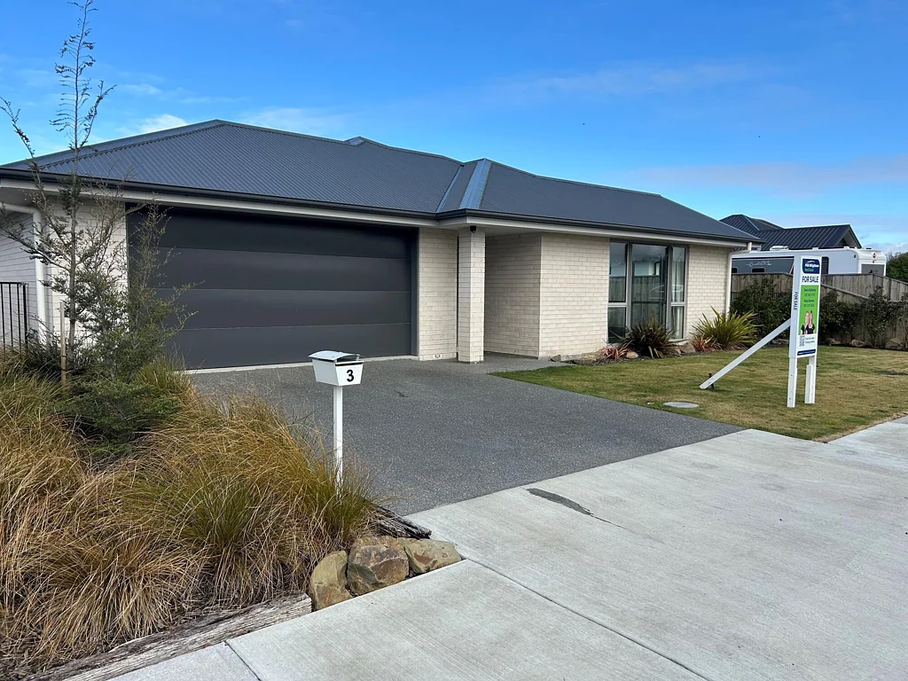 Amberley 3房  Bang For Your Buck – View Now!