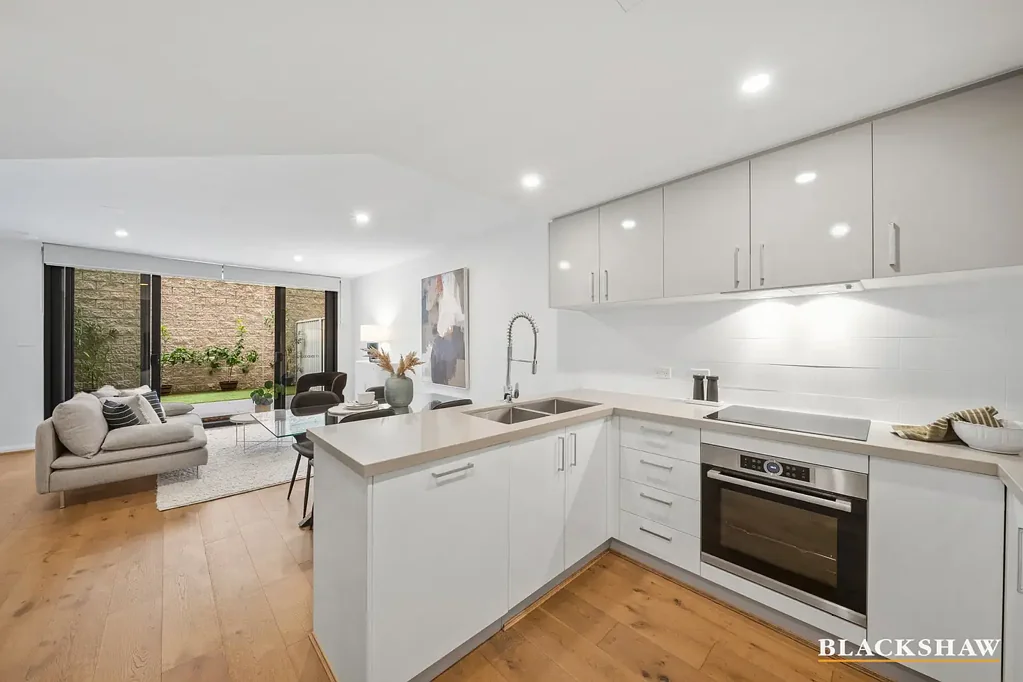 Kingston 2房  115sqm Ground-floor Residence