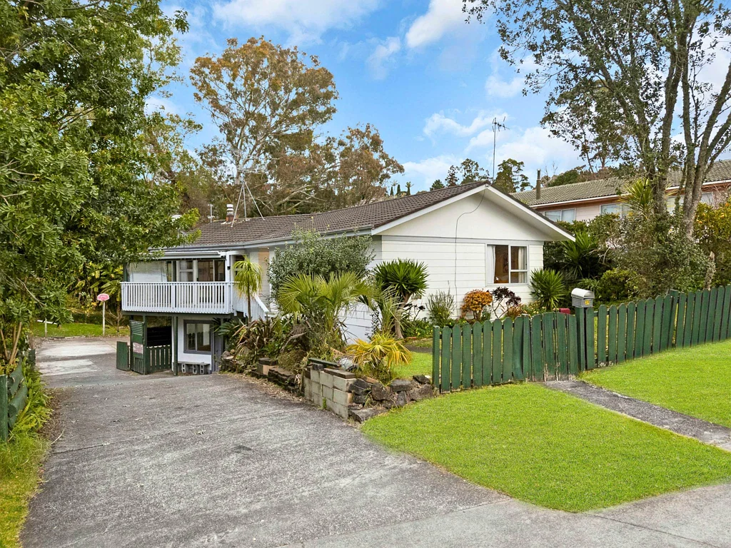Massey 3 Bedroom Family Home on a Generous 719m² Freehold Section!