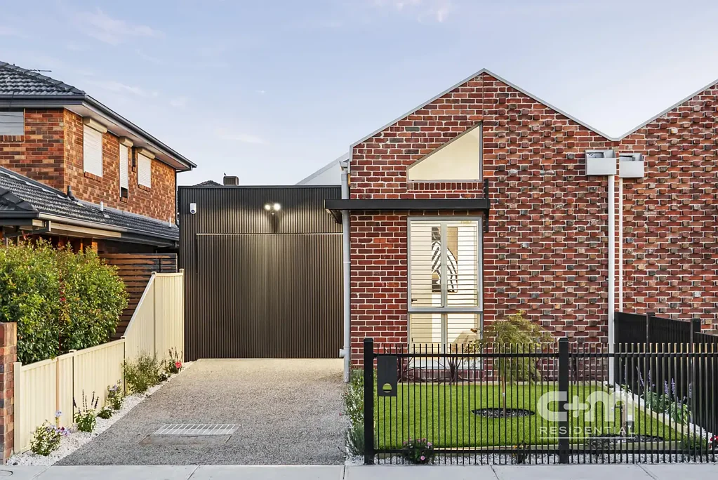 Coburg North 4ห้องนอน Modern. Light filled. Effortless living.