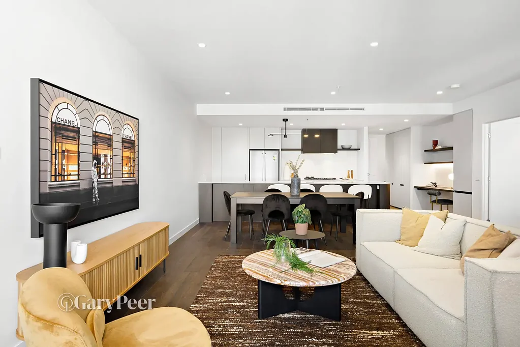 Caulfield South 2 Bedroom Modern luxury. Ultimate convenience - (112m2 internal!!!)
