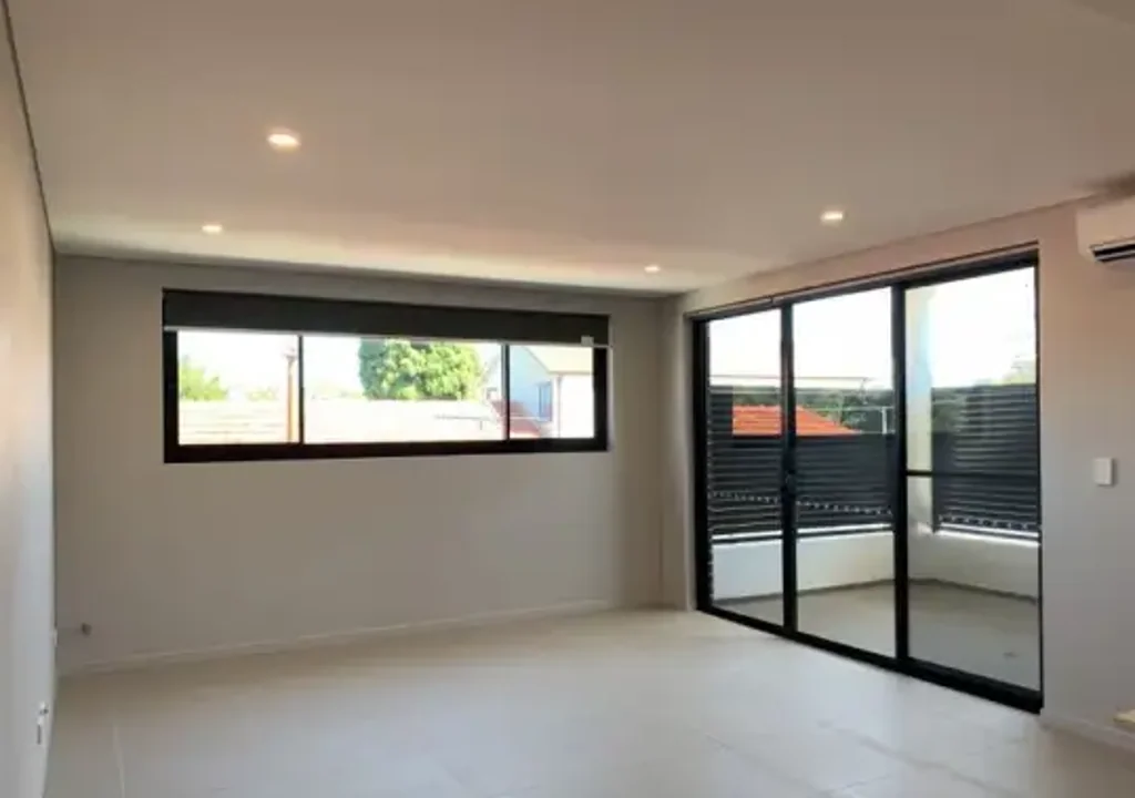 Modern 2-bedroom Apartment with Car Space