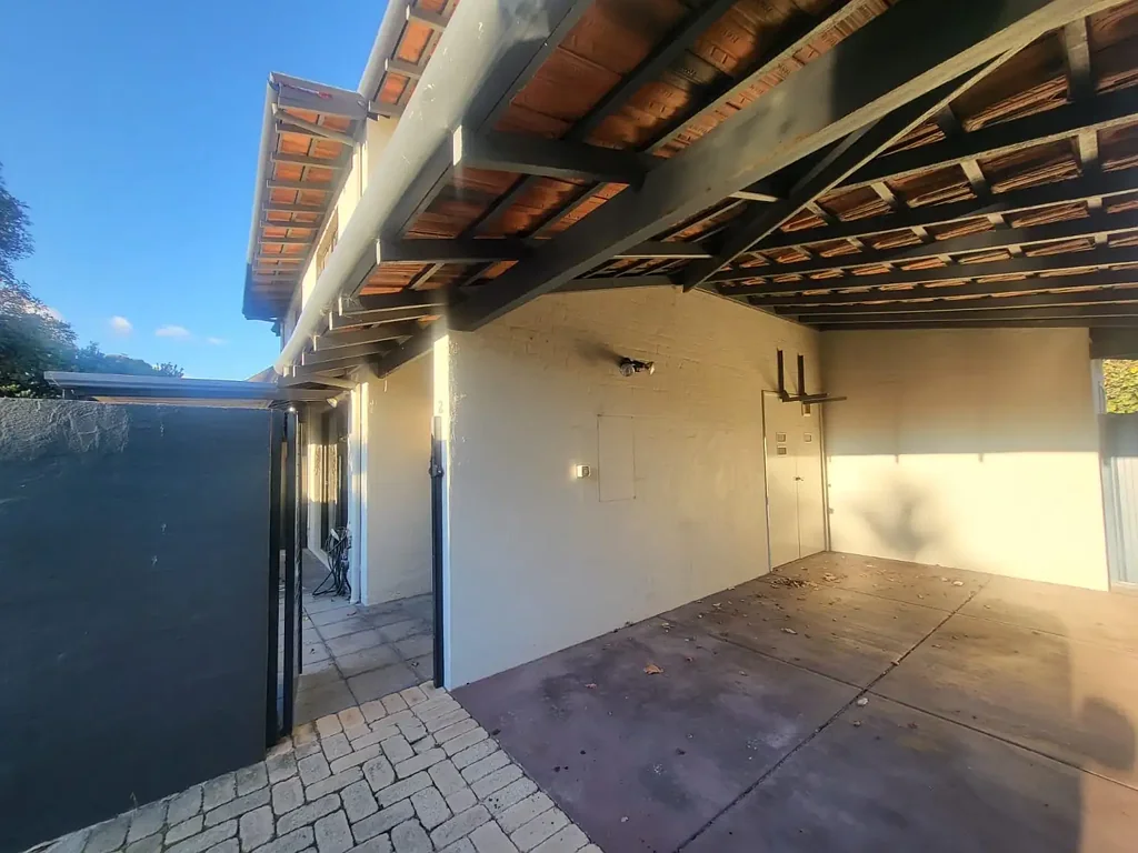 Easy Care Renovated Townhouse