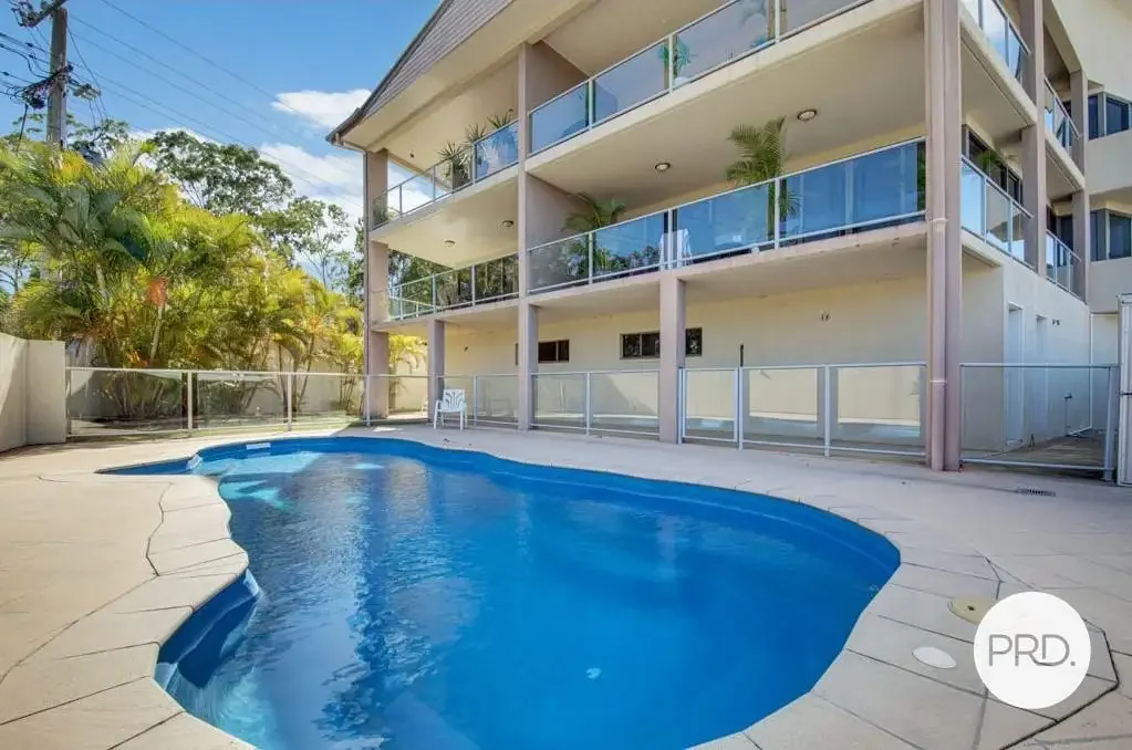 Modern, Fully Furnished Apartment with Garden and River Views