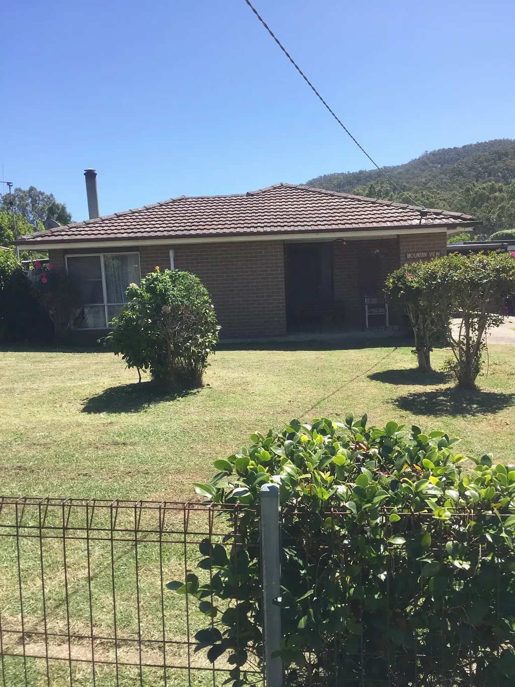 Eildon 3 Bedroom 3 Bedroom Brick Home