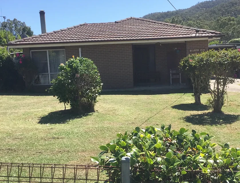 6 Twenty First Street, Eildon, VIC 3713, 3房, 1浴, House