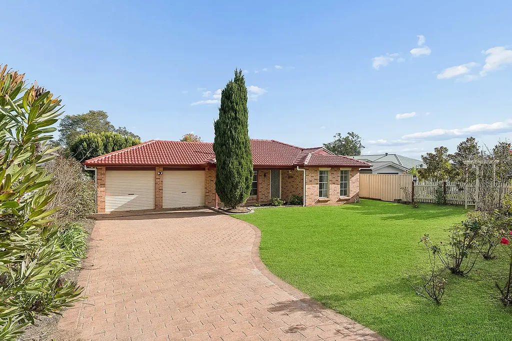 Hill Top 3房  A Bright Future Awaits in this Lovely Home and Garden Oasis