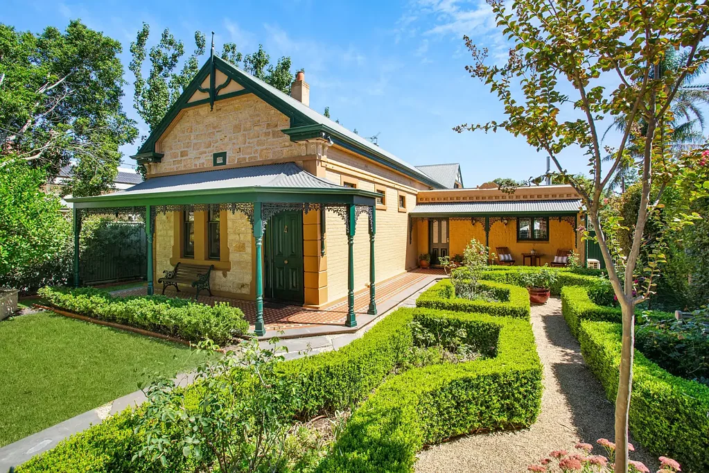 Kensington Park 4غرفة نوم PRICE REDUCED! Stunning character executive residence is a rare gem, in a prime location.