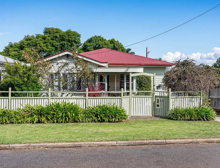 22 Rhyde Street, Mount Lofty, QLD 4350, 3 rūma, 1 rūma horoi, House