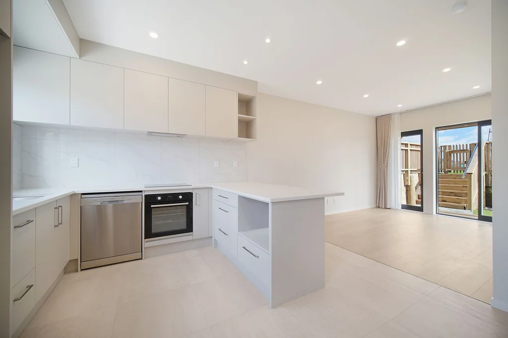 Almost Brand New 3-Bedroom Townhouse in Prime Massey！！！