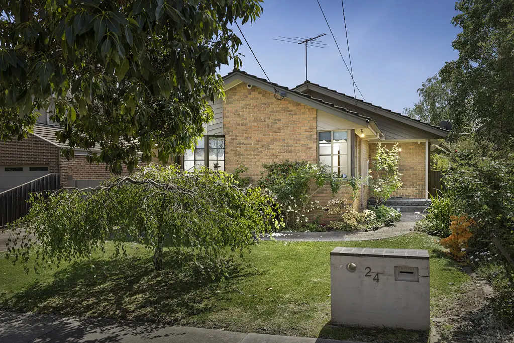 24 Holyrood Avenue, Strathmore, VIC 3041