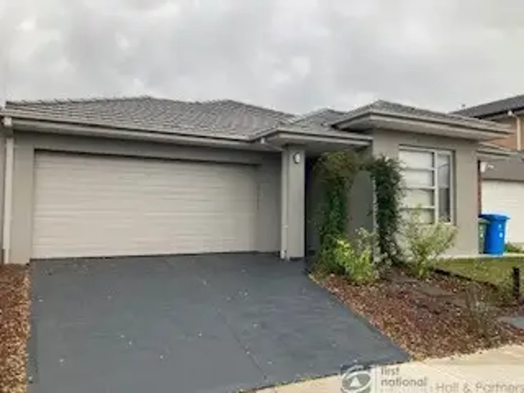 MODERN , SPACIOUS  FAMILY HOME