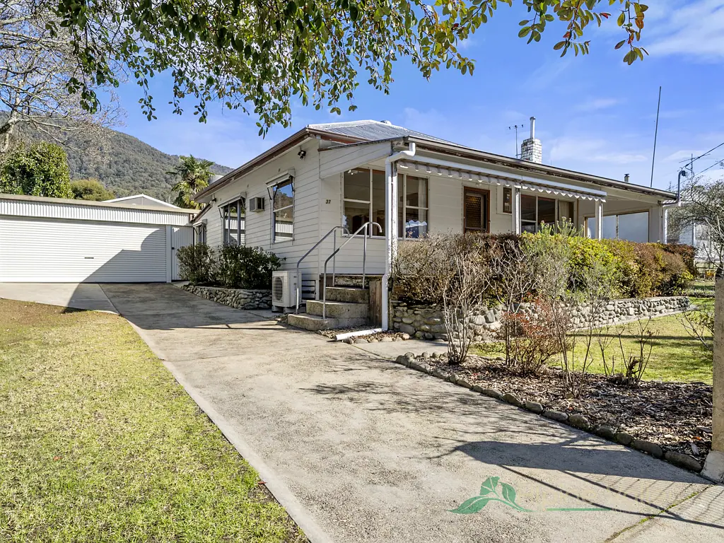 37 Kiewa Valley Highway, Tawonga, VIC 3697