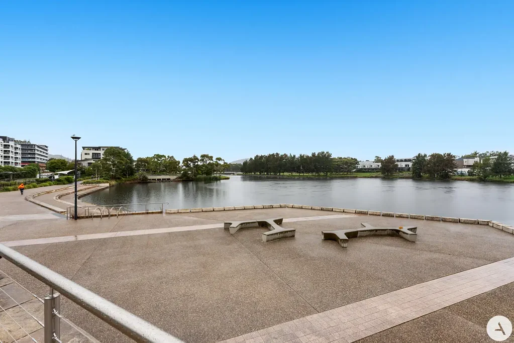Greenway 2બેડરૂમ Contemporary Townhome with Lake Views, Comfort & Convenience