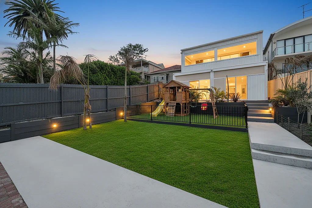 Malabar 5Zimmer Beautifully Transformed Seaside Haven With Views & Rear Lane Access to Parking