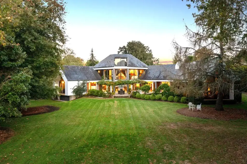 Karaka 4Zimmer Timeless Architectural Legacy on the Water