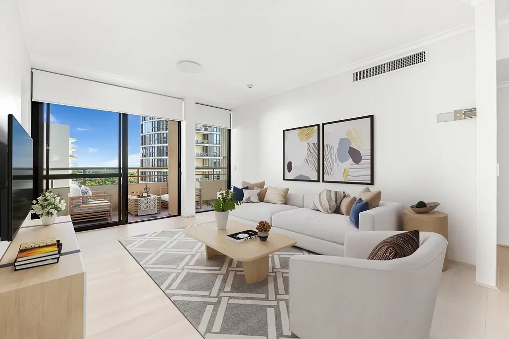 Renovated 3-Bedroom Apartment with Double Garage & Water Views