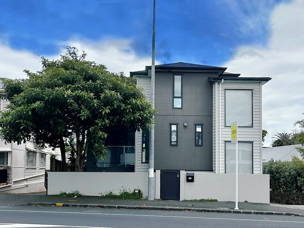 Mount Eden 2침실 Freehold Duplex NO BC + Grammar Zone