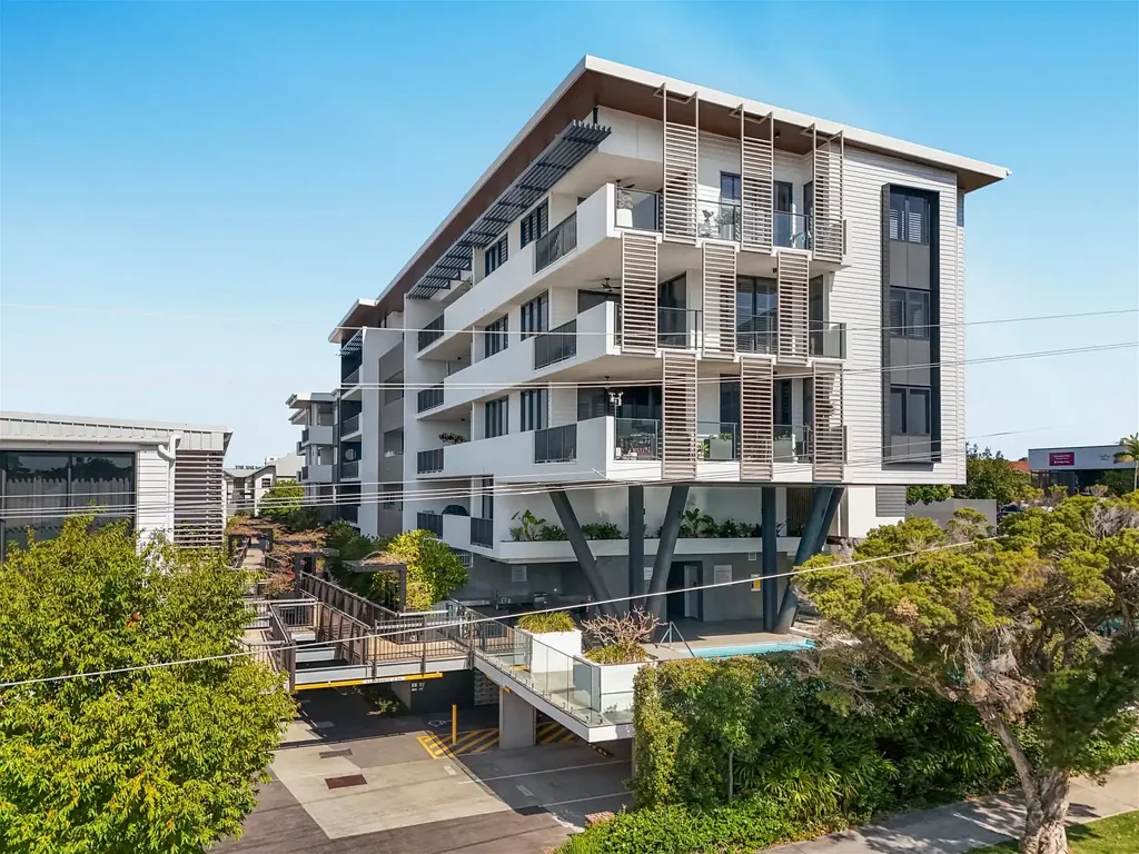 Wynnum 2Kwarto Wynnum's Finest: A Ground Floor Enclave of Peace and Privacy