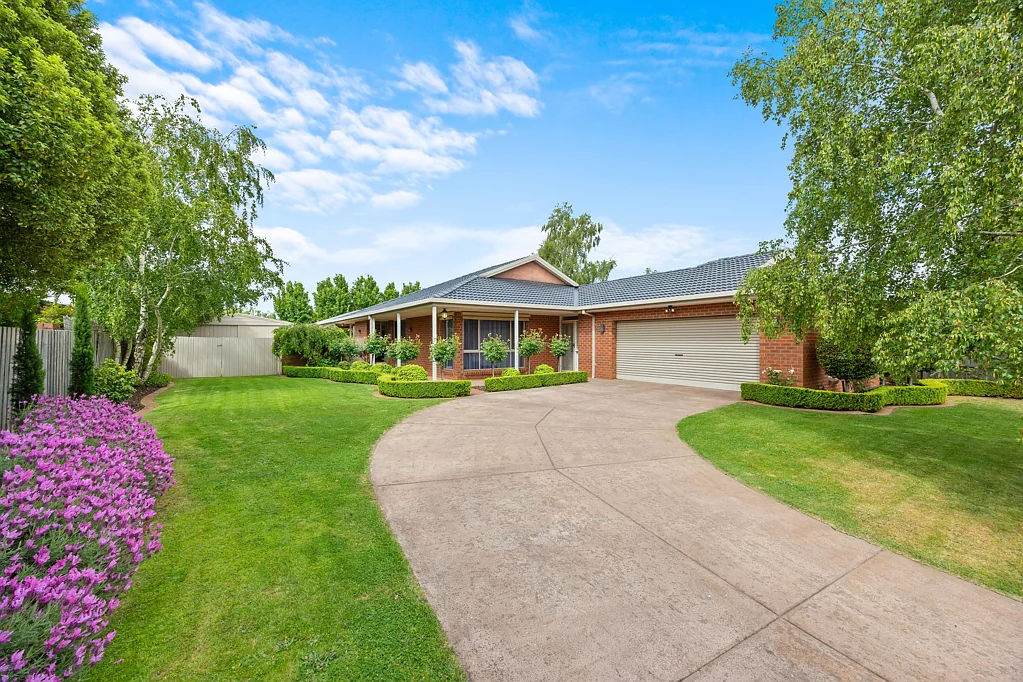 24 Robertson Drive, Alfredton, VIC 3350