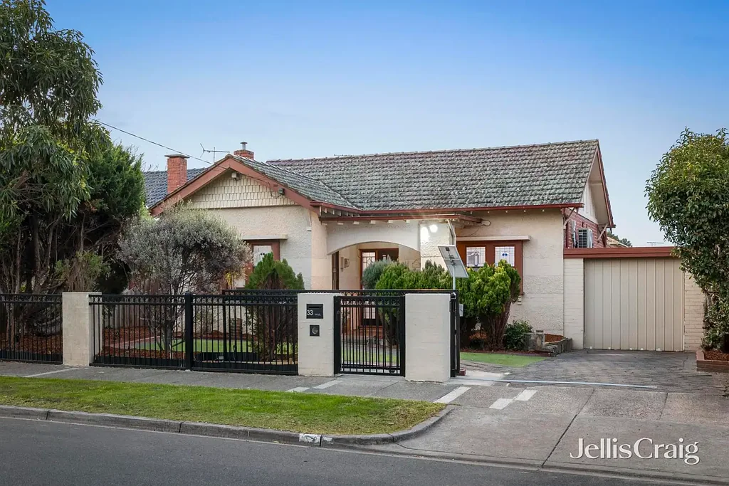 Murrumbeena 4 Bedroom Entertain with an infusion of class and comfort