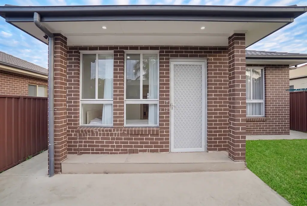 Modern & Spacious 2-Bedroom Granny Flat With Pergola At The Rear