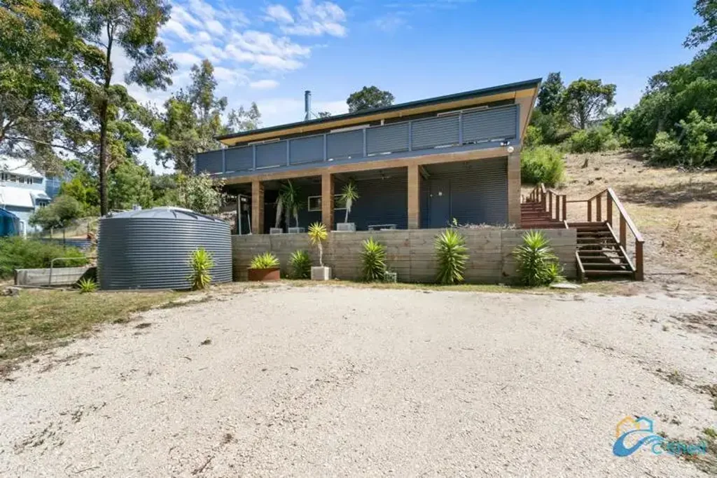 Loch Sport 3 Bedroom ELEVATED BEACH HOME