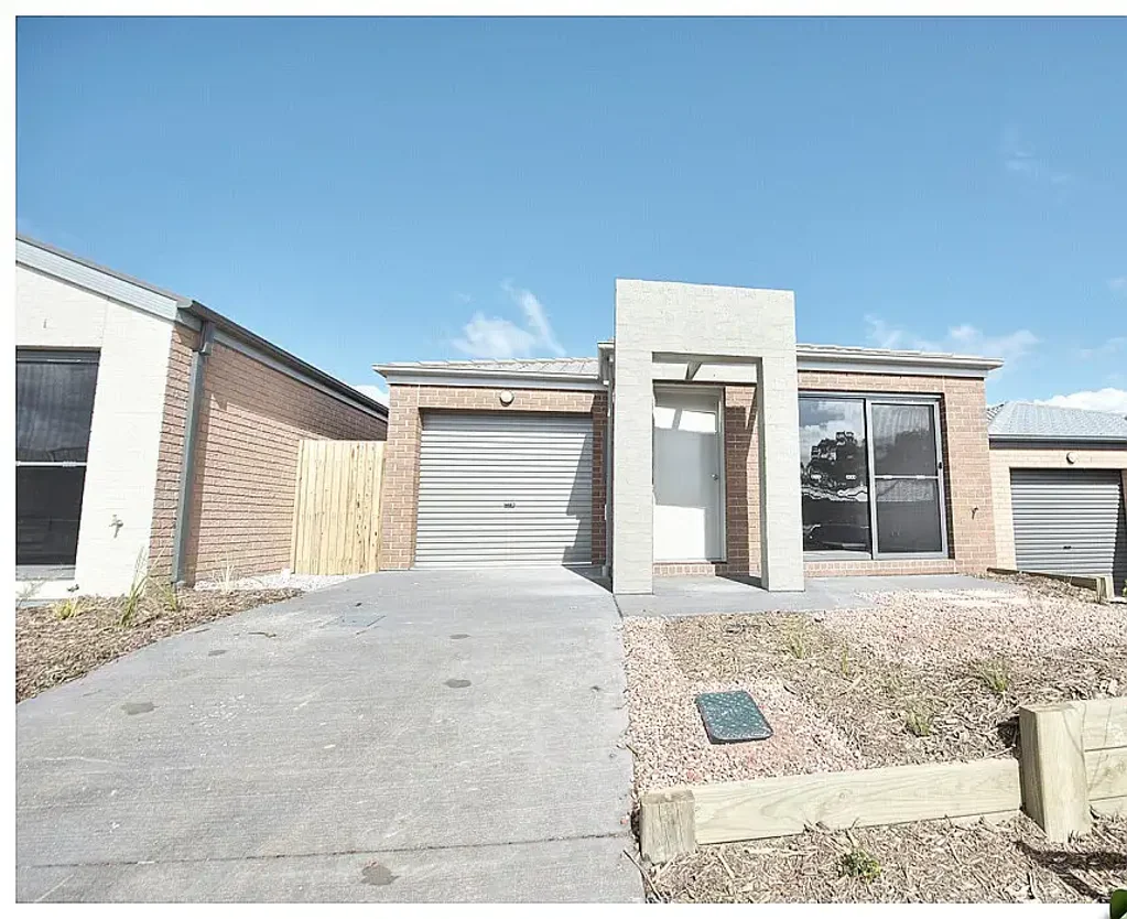 Well-Appointed 3-Bedroom Townhouse with Private Courtyard