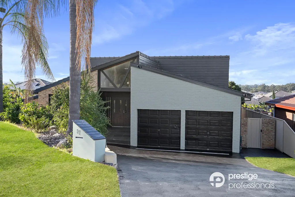 Moorebank 5 Bedroom Renovated Family Abode
