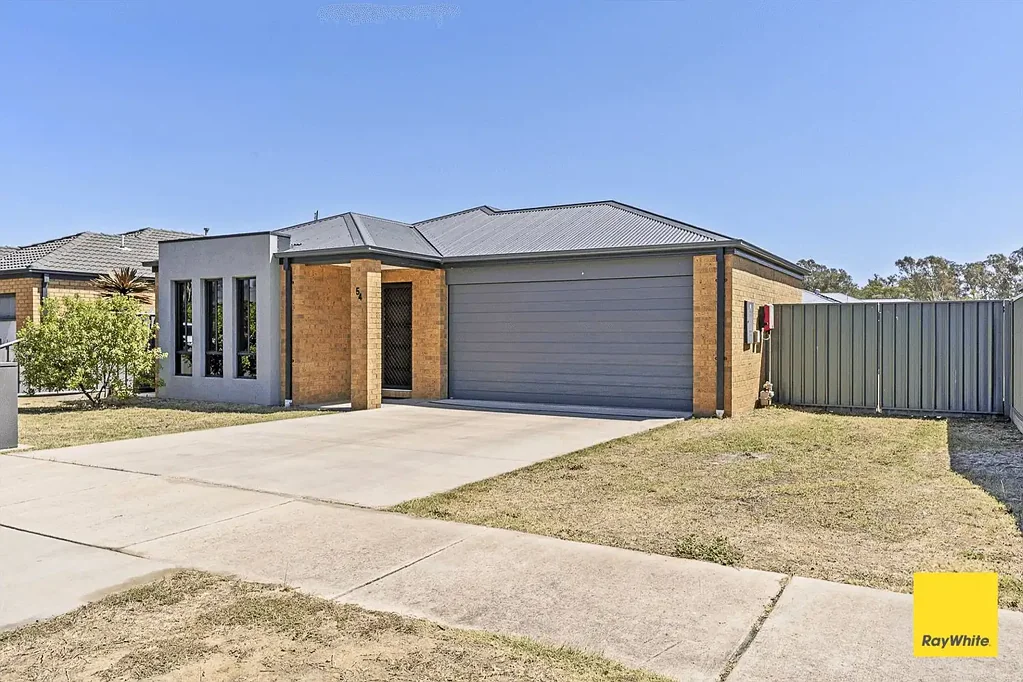 Modern & Spacious Family Living in Huntly
