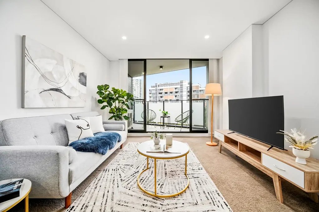 Wolli Creek 2房 102平米时尚公寓 东向采光 主卧带浴缸 安全停车位 便利生活圈 STYLISH TWO BEDROOM APARTMENT IN WOLLI CREEK