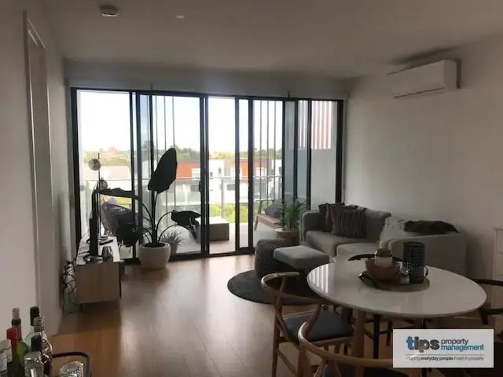 Superbly located between city and sea!
