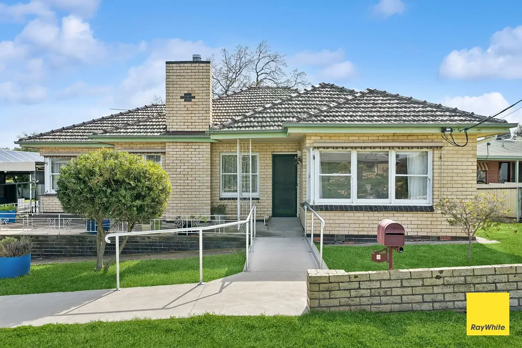 9 Lester Street, Sailors Gully, VIC 3556