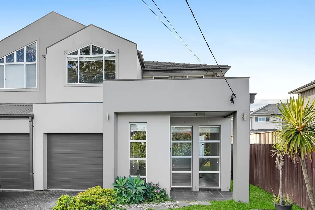 Modern and bright home in convenient pocket