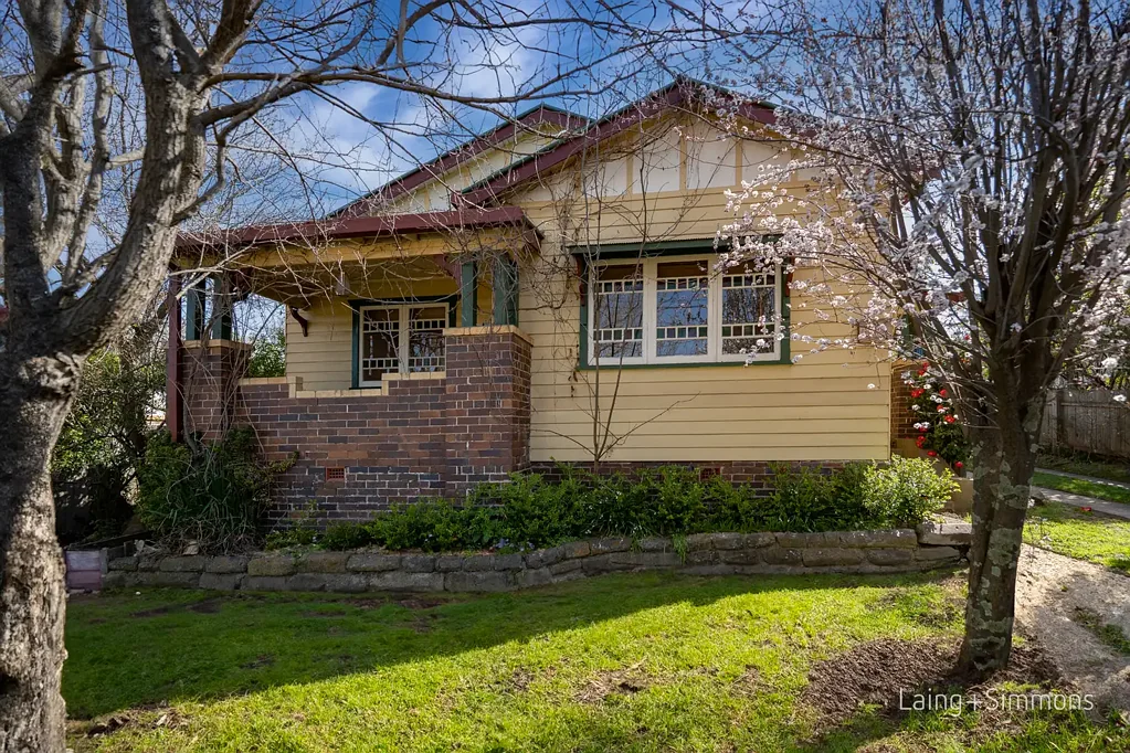 Armidale 3ਬੈੱਡਰੂਮ Heritage Cottage In Outstanding Location Combines Character And City Living